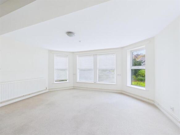 4 bed Detached for sale Image 11