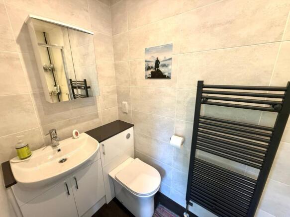 4 bed Detached for sale Image 12