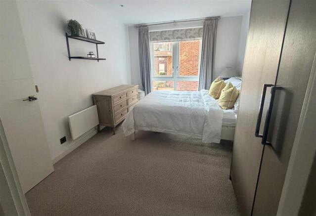 2 bed Apartment for sale Image 6