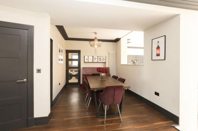 5 bed Detached for sale Image 12