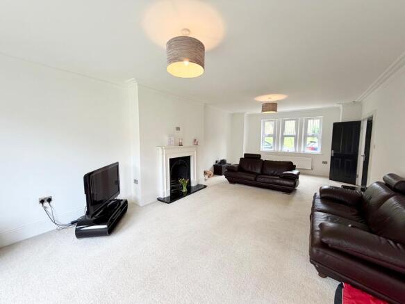 6 bed Detached for sale Image 5