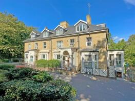 Flat 12, Hunters Lodge, Nutfield Road, Redhill RH1 4ED