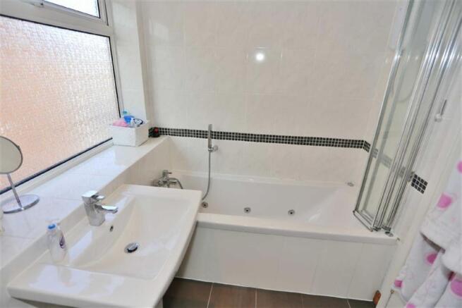 BATHROOM/WC
