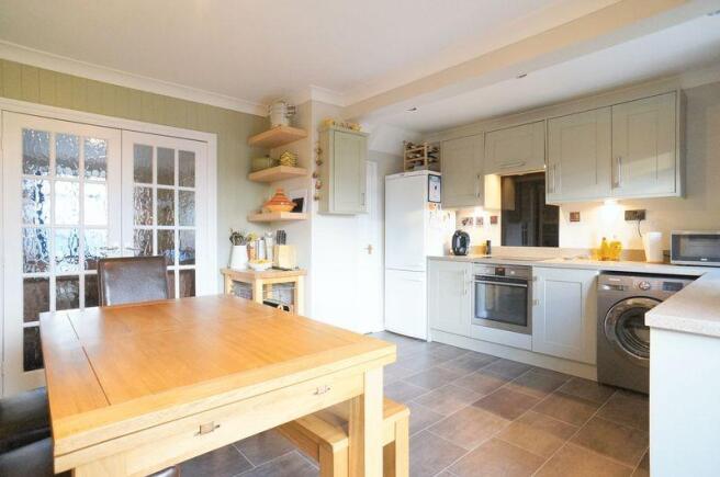 KITCHEN/DINER.