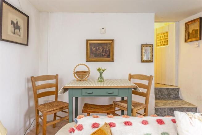 Hillgrove Cottage 293583 (11).jpg