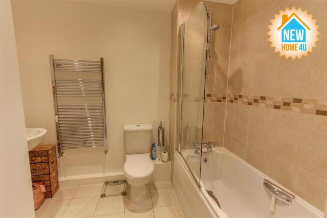 FAMILY BATHROOM: