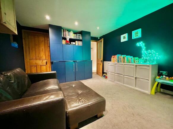 4 bed Terraced for sale Image 9