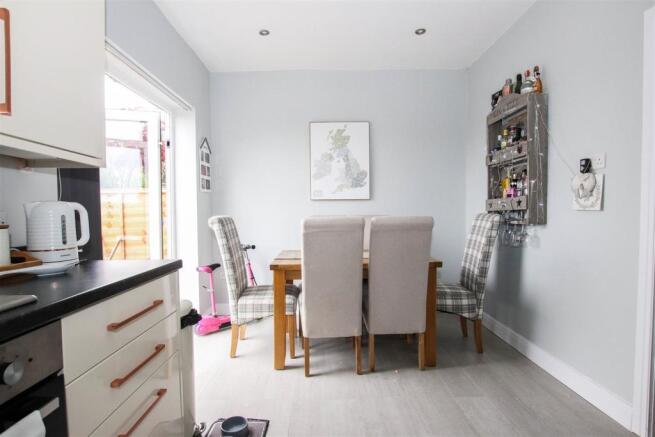 FITTED KITCHEN / DINING ROOM
