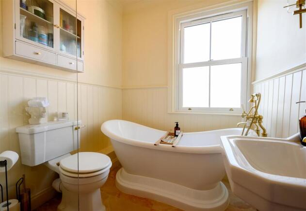 3 bed Town House for sale Image 4