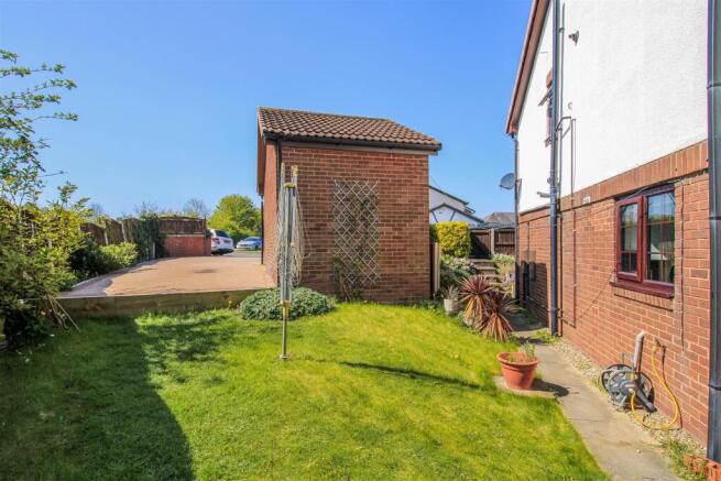 2 bed Semi-Detached for sale Image 9