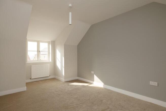 4 bed House for sale Image 10