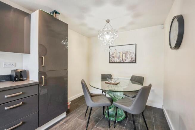 3 bed Semi-Detached for sale Image 7