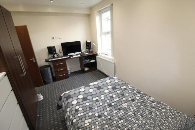 6 bed Terraced to rent Image 12