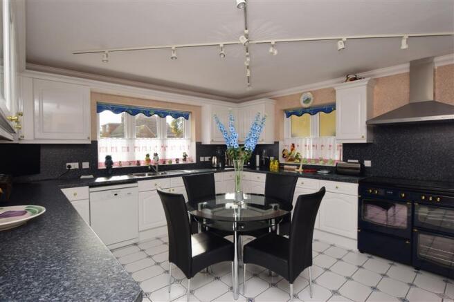 Kitchen/Breakfast Room