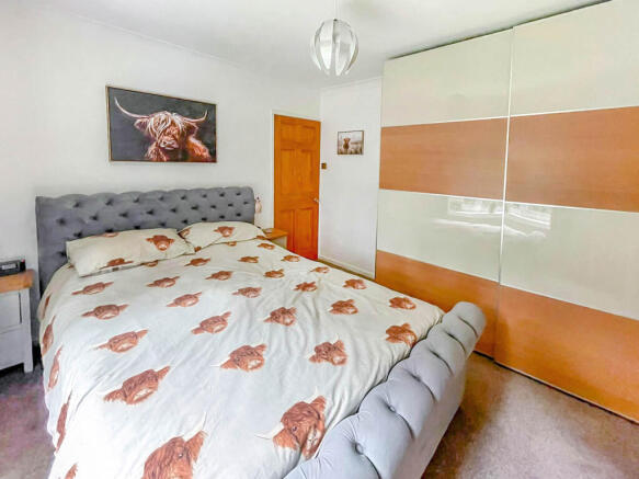 3 bed Semi-Detached for sale Image 12