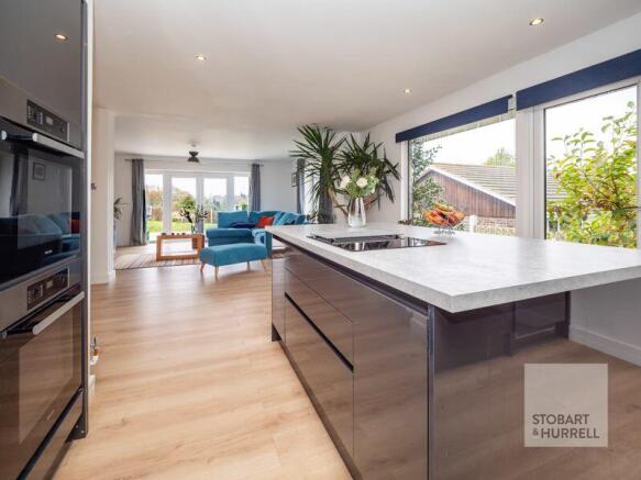 Kitchen to Lounge 