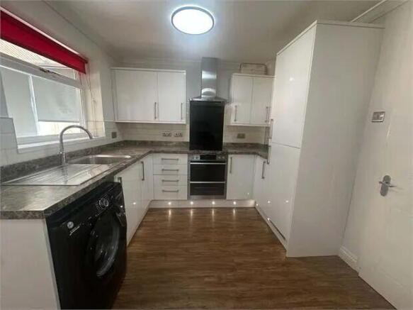 3 bed Town House for sale Image 5