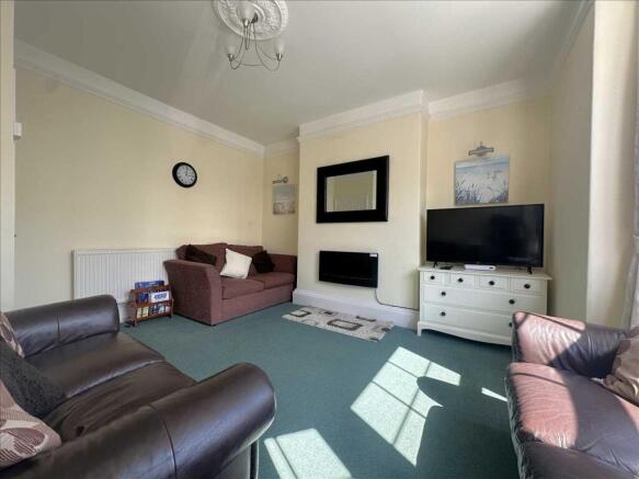 2 bed Flat for sale Image 5