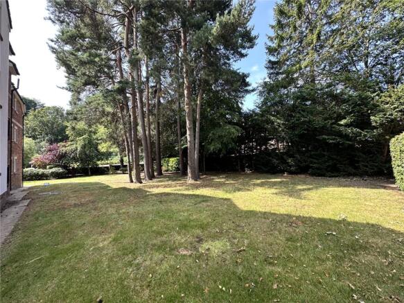2 bed Apartment to rent Image 5