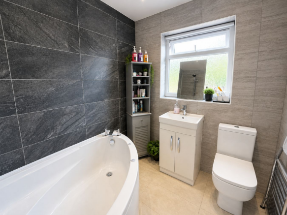 3 bed Semi-Detached for sale Image 9