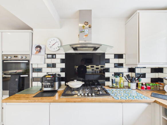 4 bed Detached Bungalow for sale Image 7