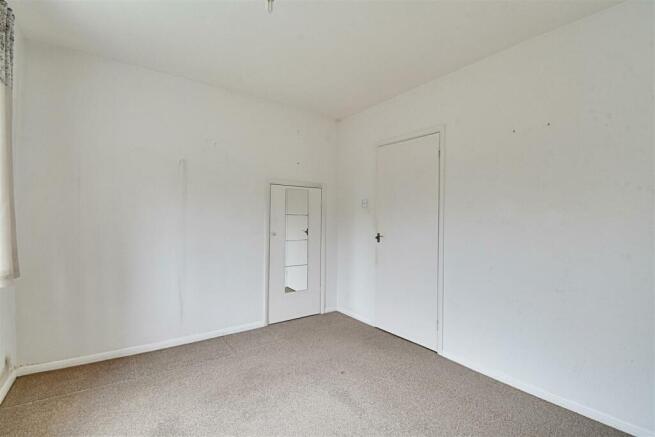 Bedroom 1_2.jpg