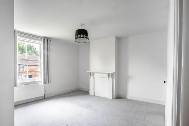 3 bed Terraced to rent Image 9