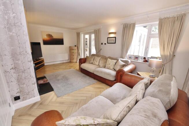 4 bed Detached for sale Image 10