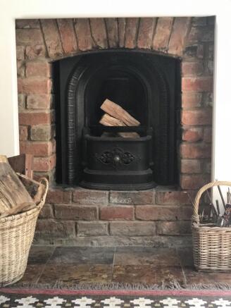 Fireplaces to receptions and bedrooms