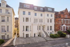 Flat 6, 9 11 Aston Court, Trinity Gardens, Folkestone CT20 2RP