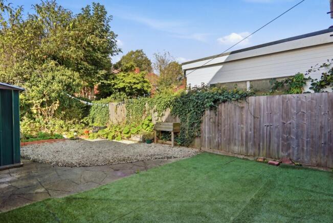 Garden with lawn