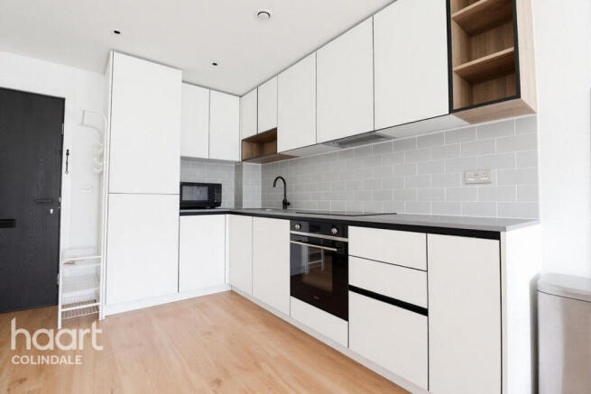8 East Drive, London photo 3