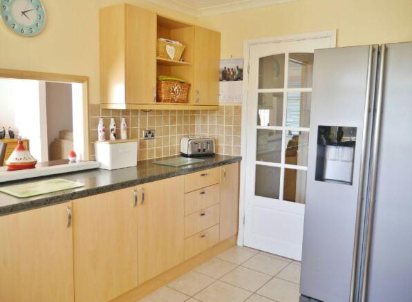 Kitchen Photo 2