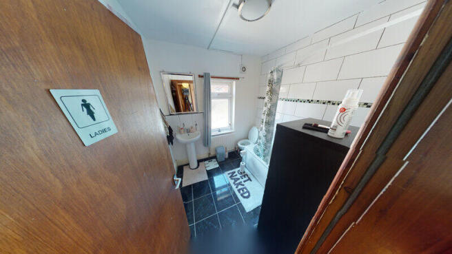 5 bed Semi-Detached to rent Image 8