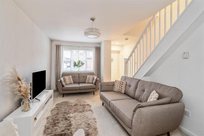 53 Frankton Close_2.jpg