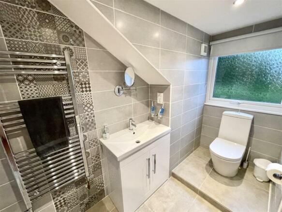 BATHROOM :