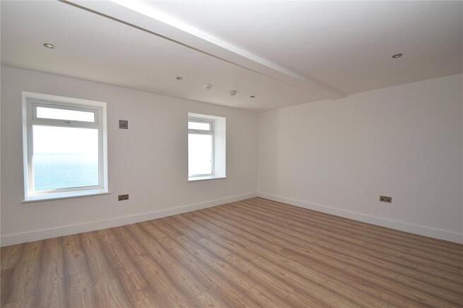 2 bed Apartment to rent Image 2