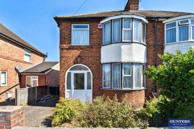 3-bed semi-detached on Roehampton Drive, Wigston, £260,000