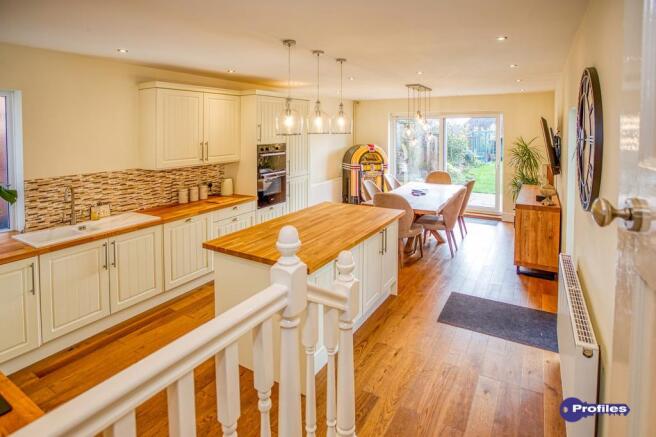 Extended breakfast kitchen /dining room (rear).