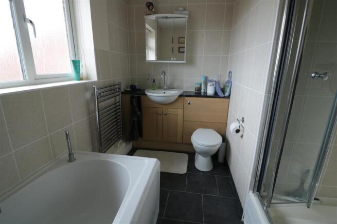 BATHROOM1.JPG