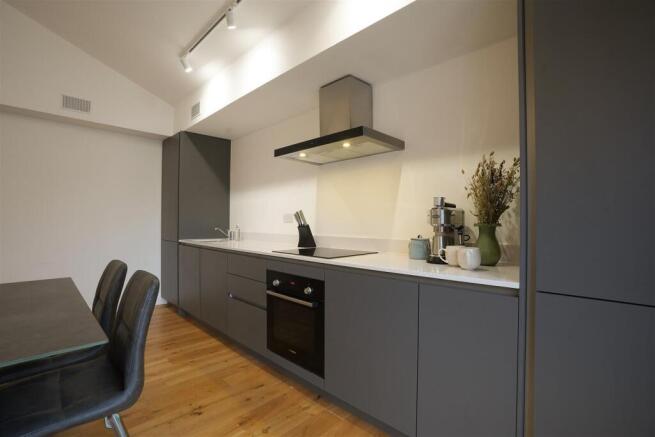 2 bed Apartment for sale Image 5