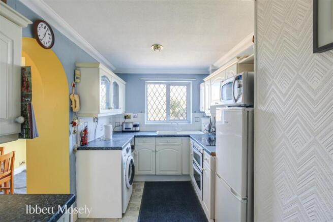 6 Kitchen.jpg