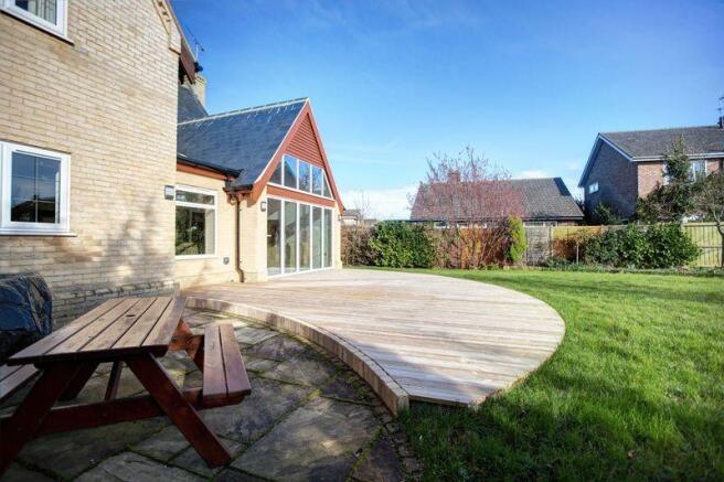 Curved deck
