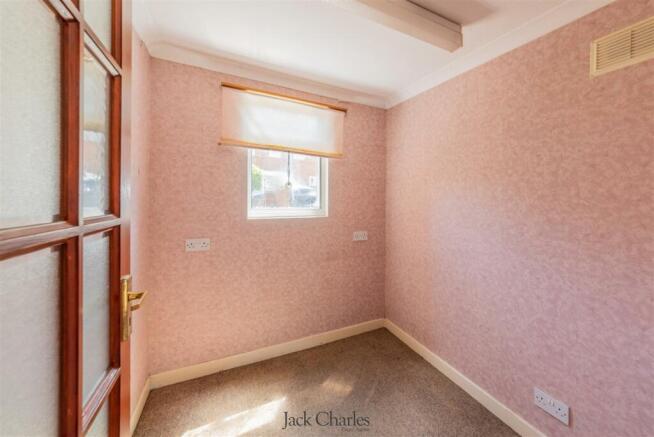 4. 29 Crundwell- Office- toilet _.jpg