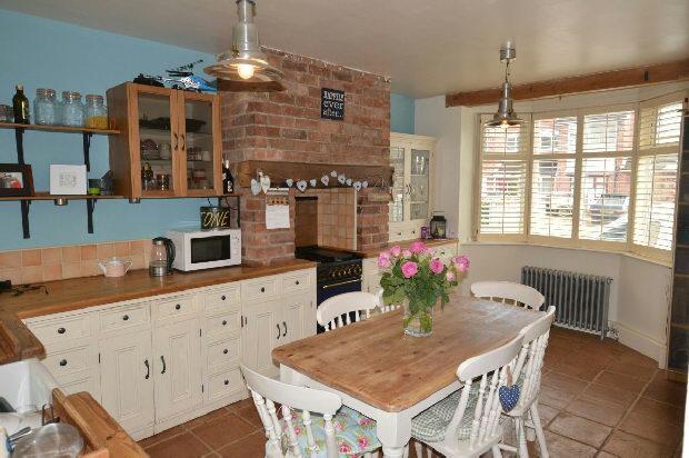 KITCHEN/DINER.