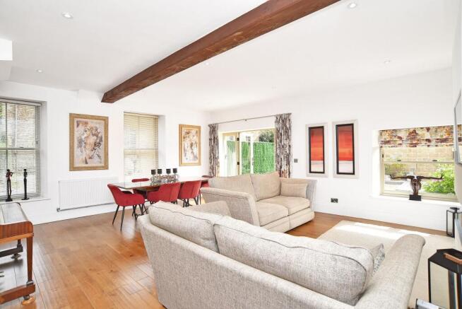 4 bed House for sale Image 7