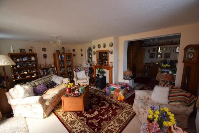 living room/dining a