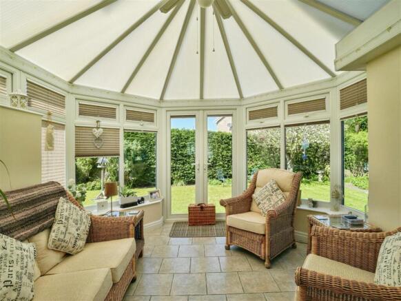 4 bed House for sale Image 5