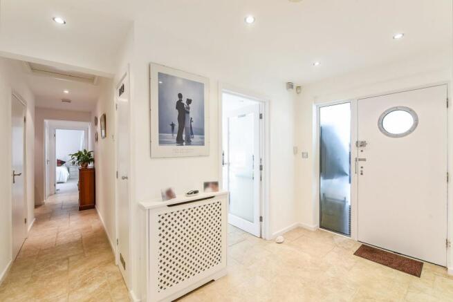 L SHAPED ENTRANCE HALL