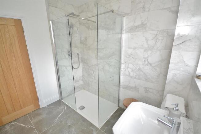 Feature Family Shower Room